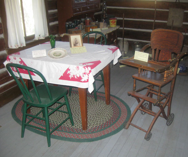 Highchair-and-Table